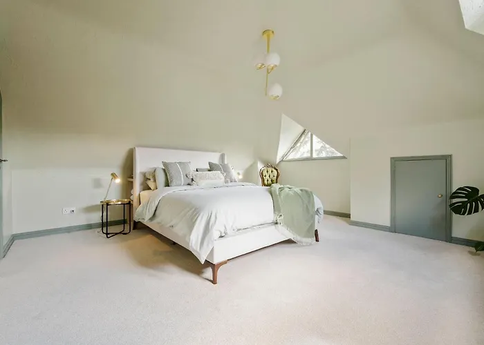 The Loft - A Stylish Holiday Property In Weymouth With Sea View And Parking