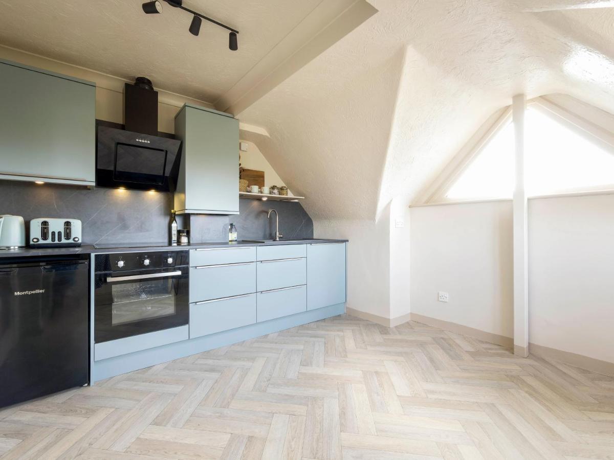 The Loft - A Stylish In With Sea View And Parking Apartment