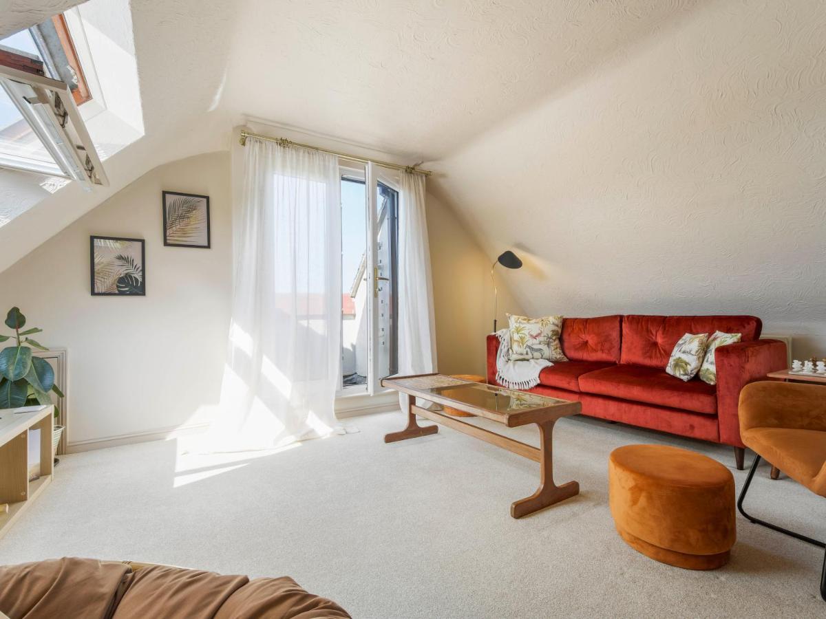 Apartment The Loft - A Stylish In With Sea View And Parking